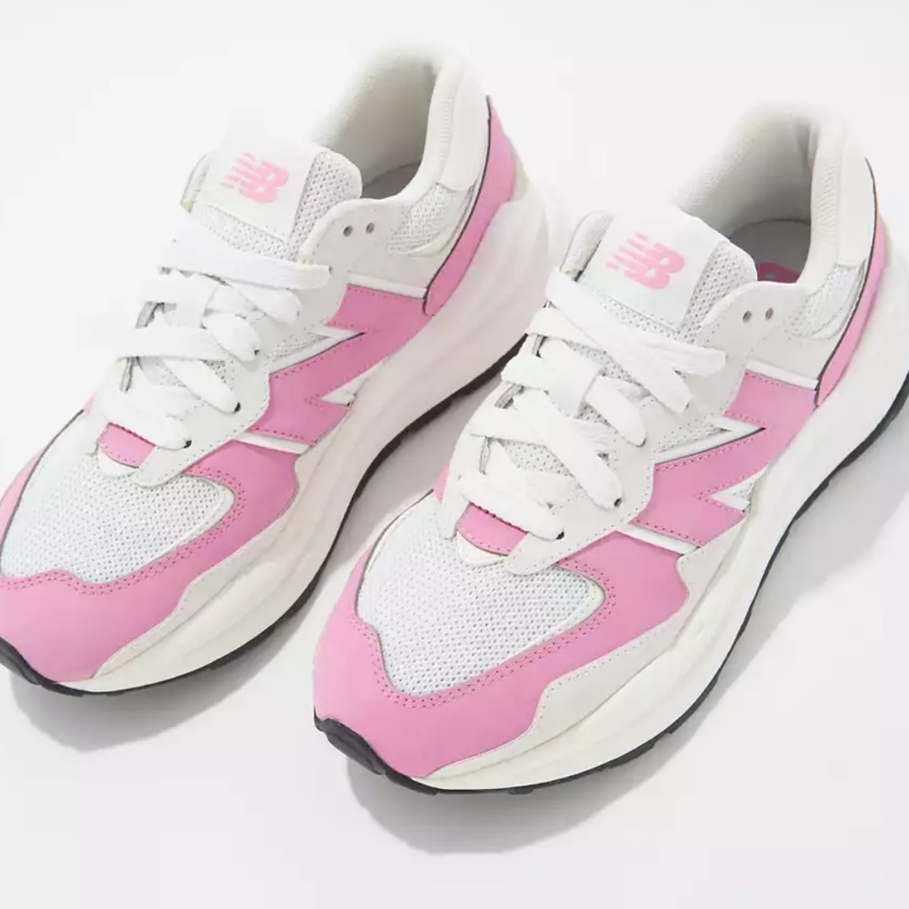 brand new pink new balance 5740!! Women's 9.5